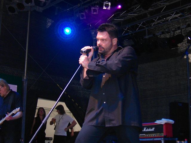 av 003